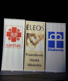 Banery Caritas Polska, Diakonii Polskiej i Eleos (fot. Michal Karski)